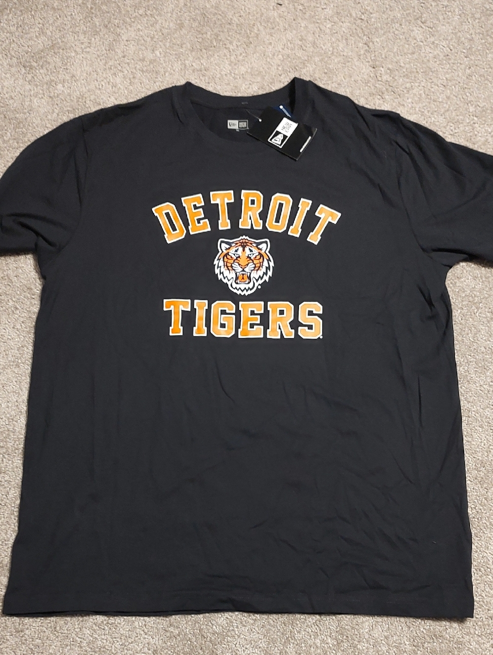 NWT Mens XL Detroit Tigers Short Sleeve T-shirt. Navy/Orange